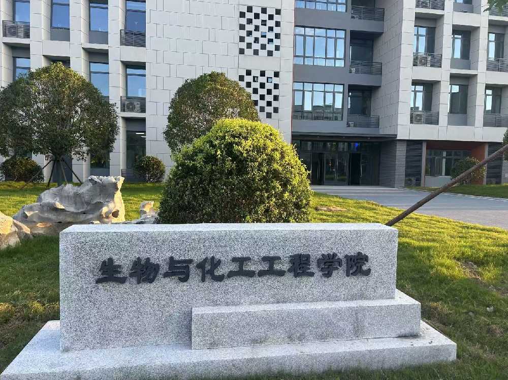 长葛市扬州职业大学体育场高杆灯项目